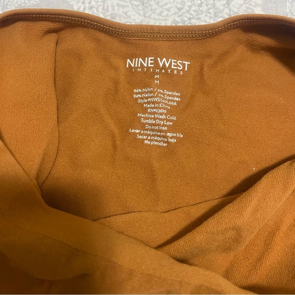 Nine West Shape wear Top Womens Médium Size Stretch, Color Coffee - Picture 8 of 8